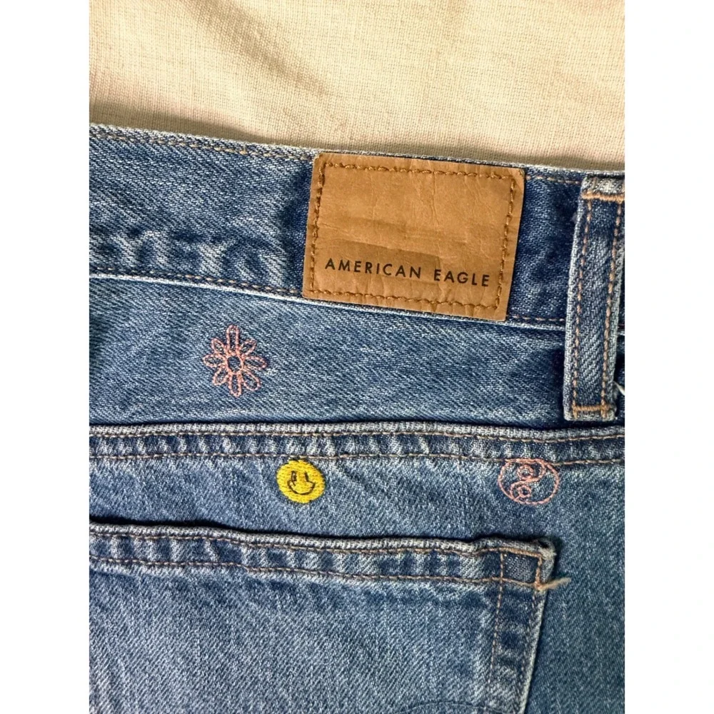 American Eagle Embroidered Denim Shorts Sz 0‎ Medium Wash Rainbow Smiley Cutoff